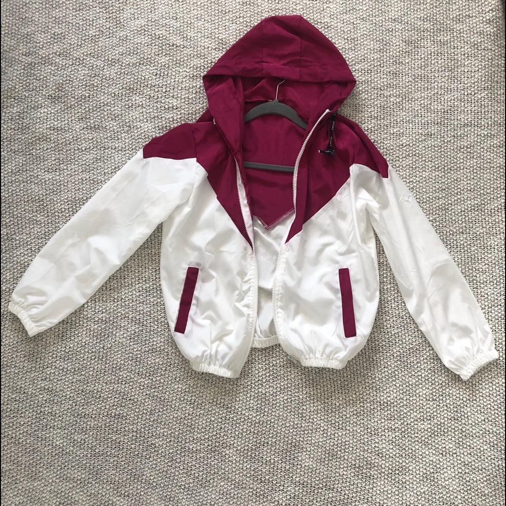 Wind breaker maroon / white